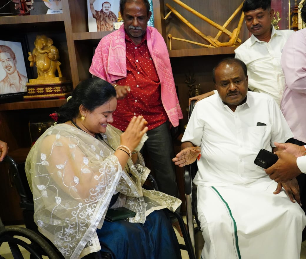 Union Minister HD Kumaraswamy celebrates Sankranti with disabled employees