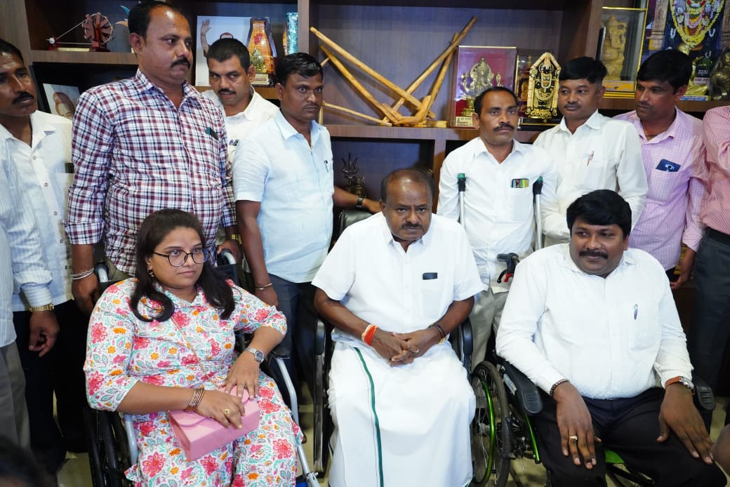 Union Minister HD Kumaraswamy celebrates Sankranti with disabled employees