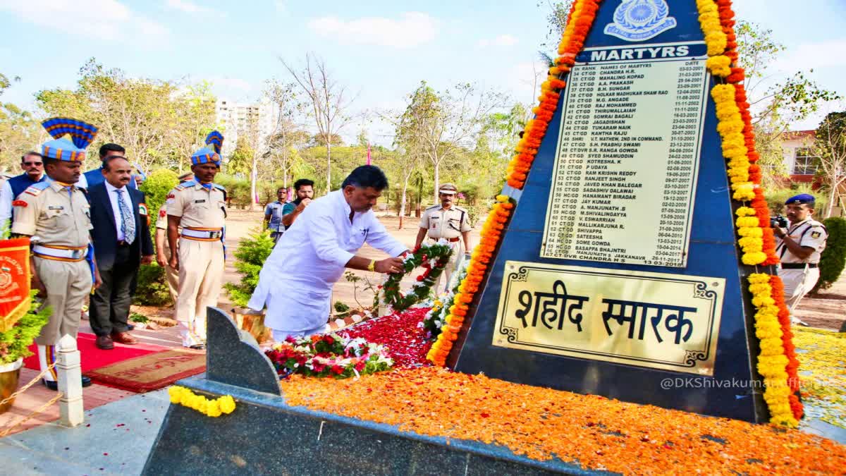 Dcm DK Shivakumar  offered his obeisance