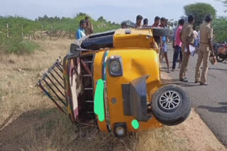a 5th std schoolboy died after a school auto overturned in Tirunelveli