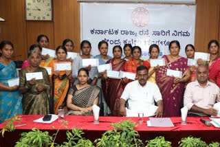 Etv Bharatksrtc-distributed-10-lakh-compensation-to-families-of-deceased-employees