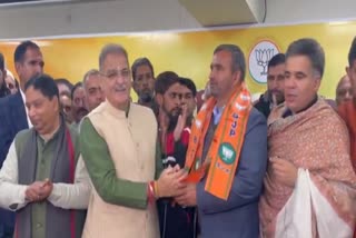 former-pdp-leader-arshid-mehmood-khan-joins-bjp-in-j-and-k