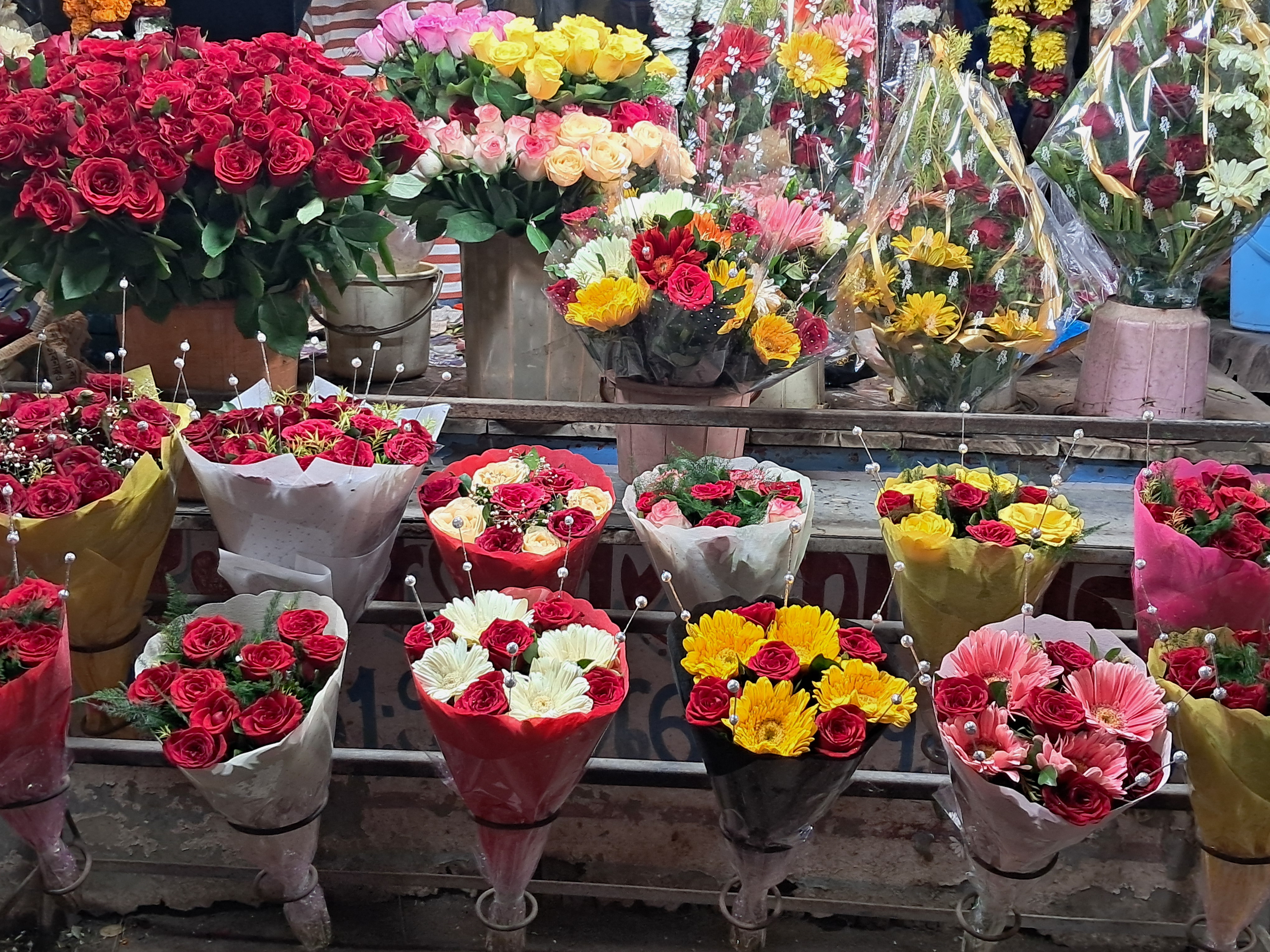 Flower Market Buzzes On Valentine Day