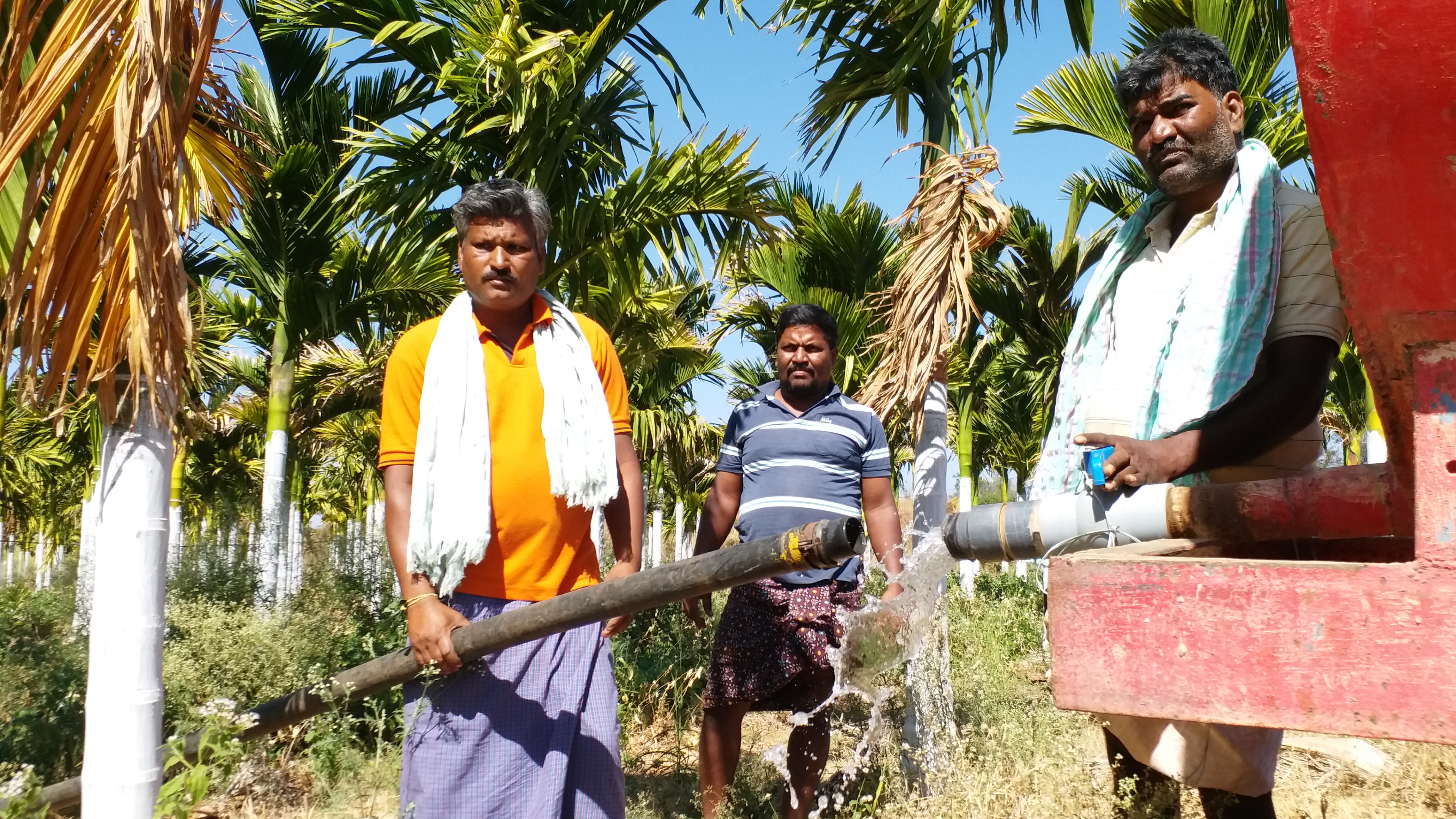 drilled 2 thousand borewells  Farmers  Davanagere  ನೀರಿಗೆ ಹಾಹಾಕಾರ  ಬೋರ್​ವೆಲ್​