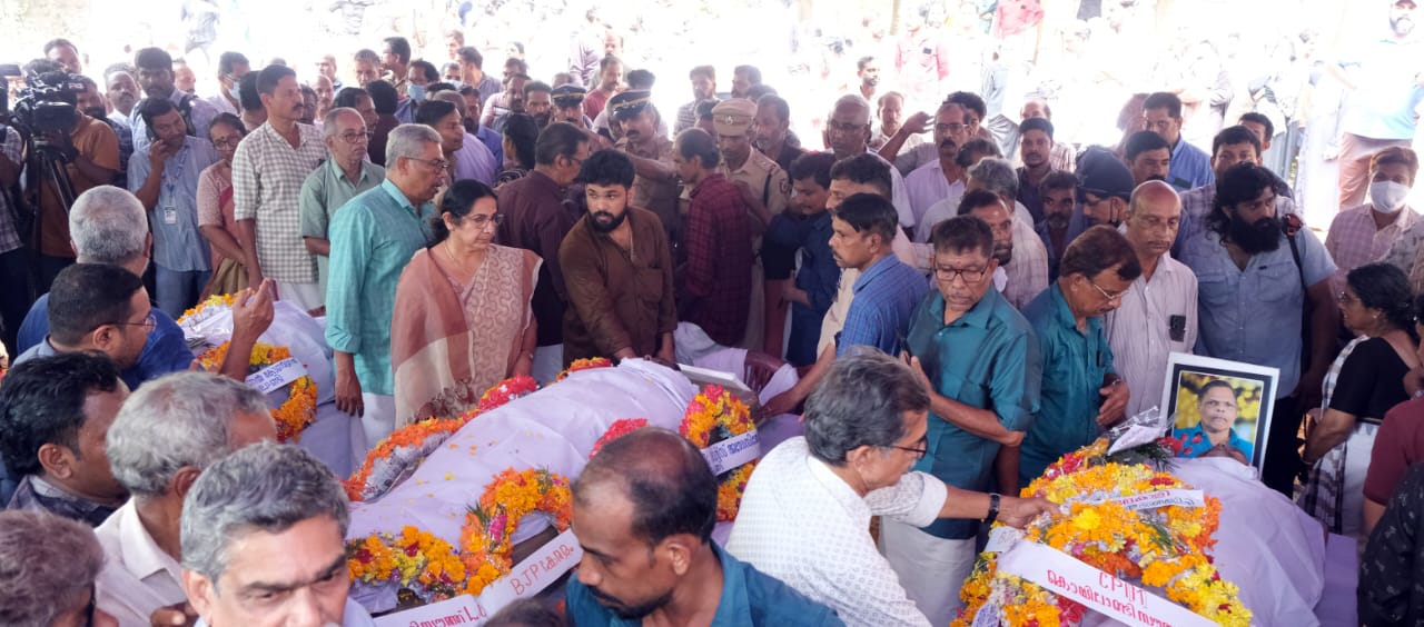 MANAKULANGARA TEMPLE KURUVANGAD  DEATH IN ELEPHANT RAMPAGE KOYILANDY  ELEPHANT RAMPAGE AMID UTSAV  കുറുവങ്ങാട് മണക്കുളങ്ങര ക്ഷേത്രം