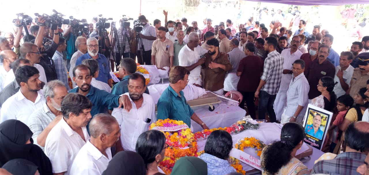 MANAKULANGARA TEMPLE KURUVANGAD  DEATH IN ELEPHANT RAMPAGE KOYILANDY  ELEPHANT RAMPAGE AMID UTSAV  കുറുവങ്ങാട് മണക്കുളങ്ങര ക്ഷേത്രം