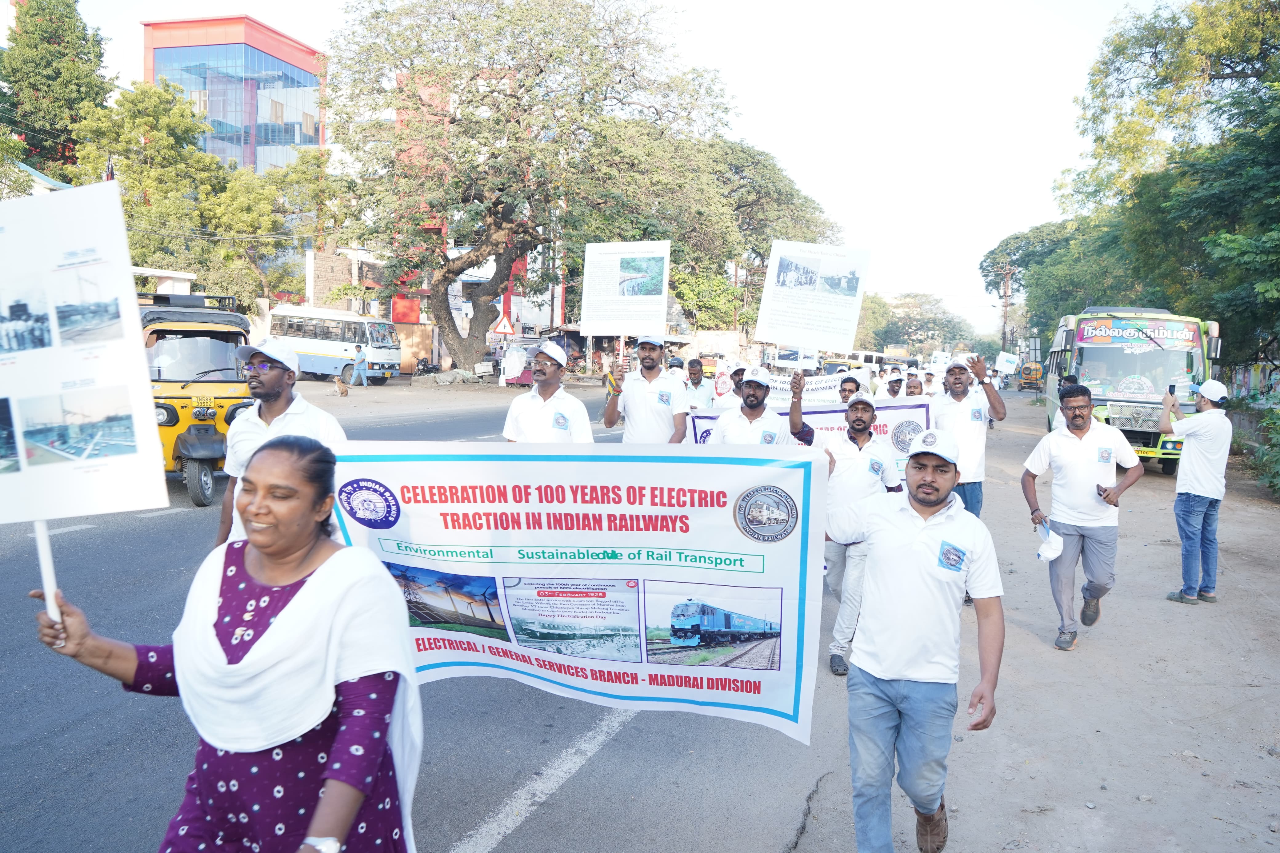 நூற்றாண்டு மின்சார ரயில் சேவையை பாராட்டி மதுரையில் நடைபயணம்