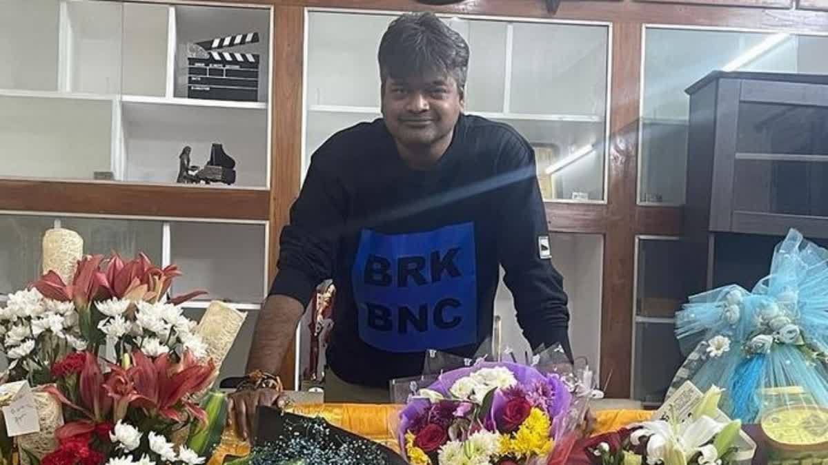 Director Harish Shankar Car Push