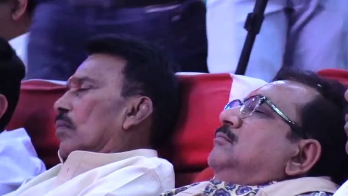 pm program 2 minister sleeping