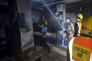 Massive fire in sbi bank dindori