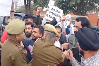 جموں و کشمیر نیشنل پینتھرس پارٹی کا الیکشن کمیشن کے خلاف احتجاج