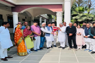 Alwar District Chief of Congress meets BJP candidate