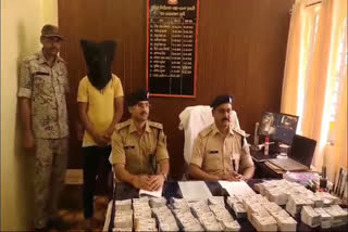 Pakur police arrested a criminal with huge amount of illegal lottery