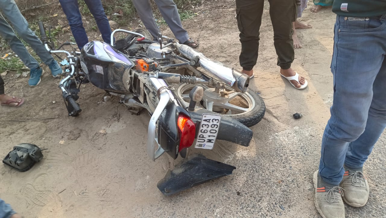 Road accident in Mirzapur Three died