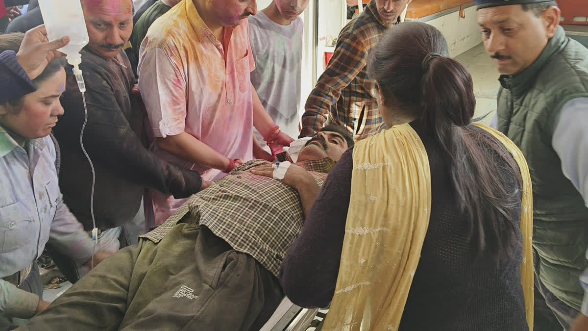 अस्पताल में उपचाराधीन बंबर ठाकुर