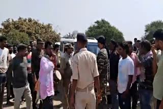 Jharkhand police chowkidar stopped vehicle of Bihar excise police In Godda