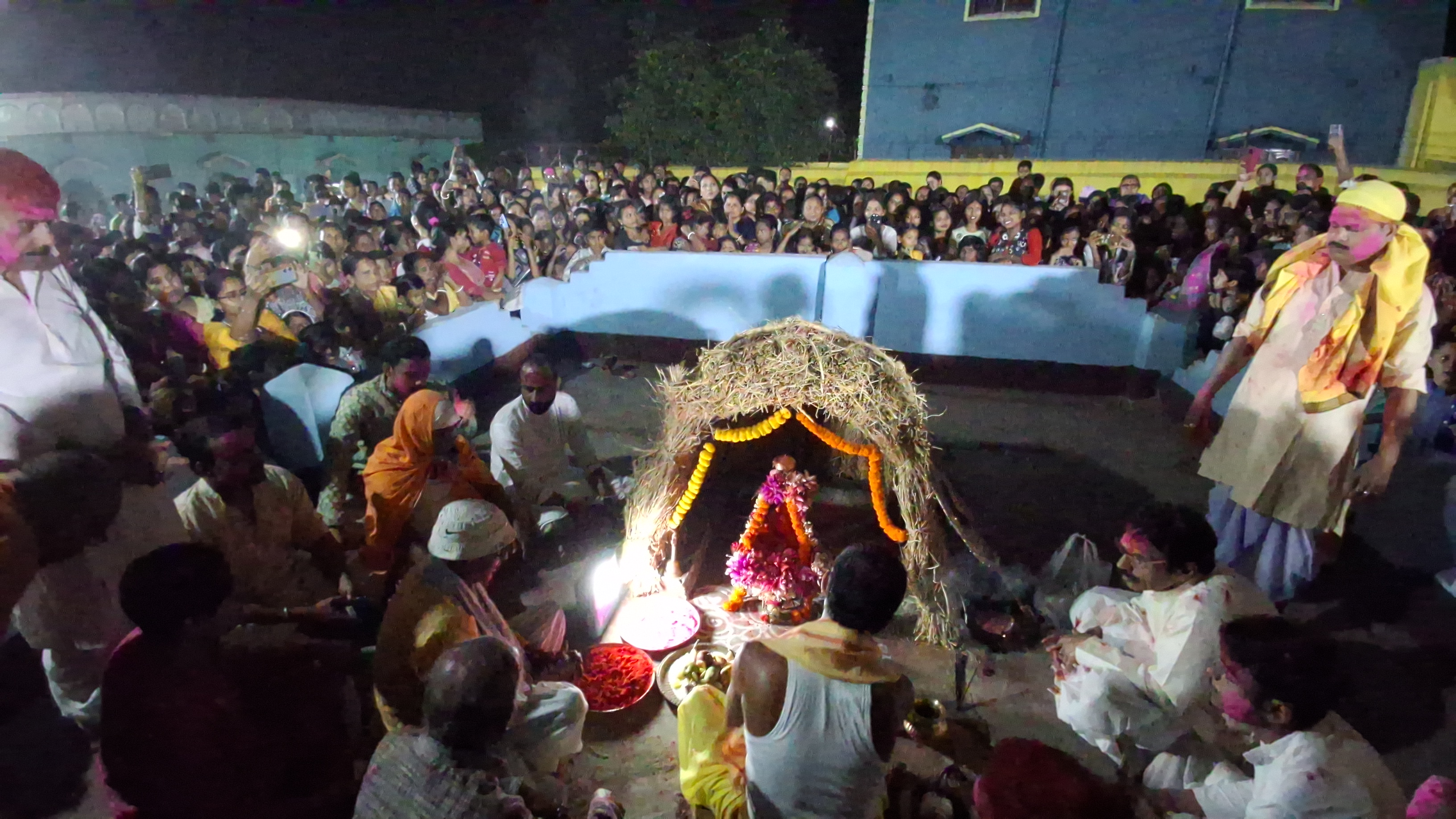 দোলের আগে মিঠানী গ্রামে চাঁচর উৎসব, নারায়ণকে সাক্ষী রেখে আজও পাতানো ...