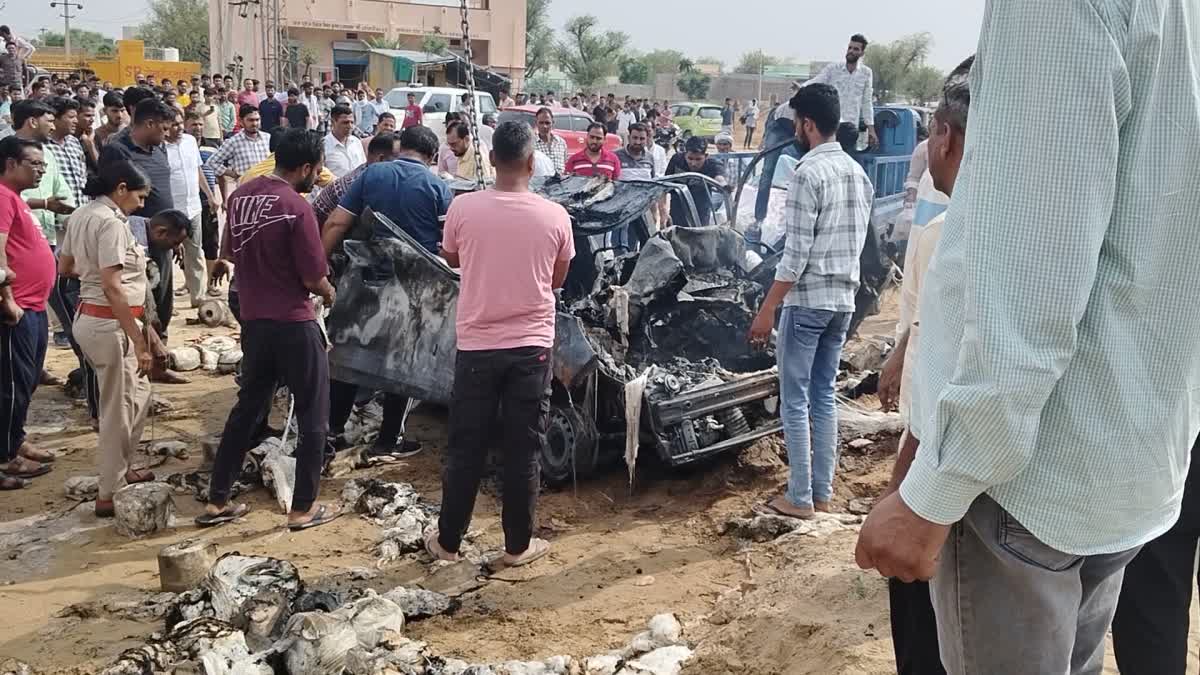 Two kids among 7 burnt alive in car-truck collision in Rajasthan