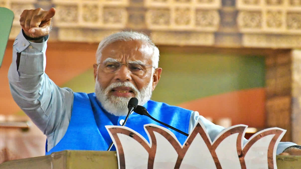 Calling the Congress "the sultan of tukde tukde gang", Prime Minister Narendra Modi on Sunday levelled serious allegations against the grand old party claiming that “hundreds of crores of black money” was being sent from the state to different parts of the country to fund the Congress’s poll campaign.