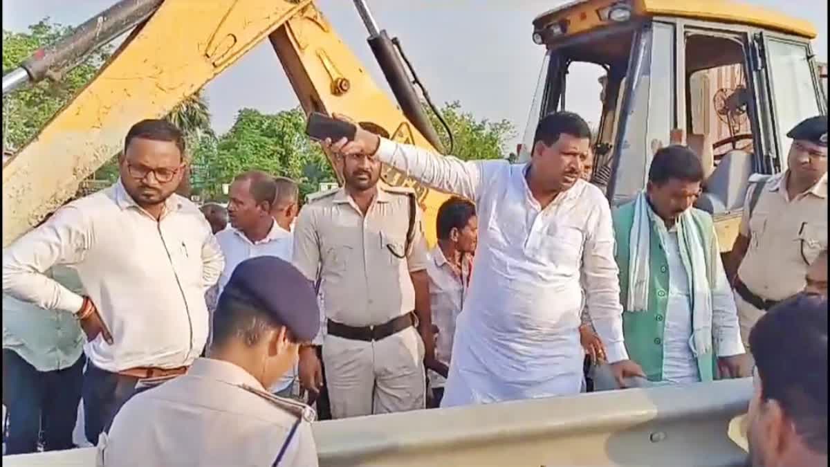 FIR against RJD MLA Manoj Yadav