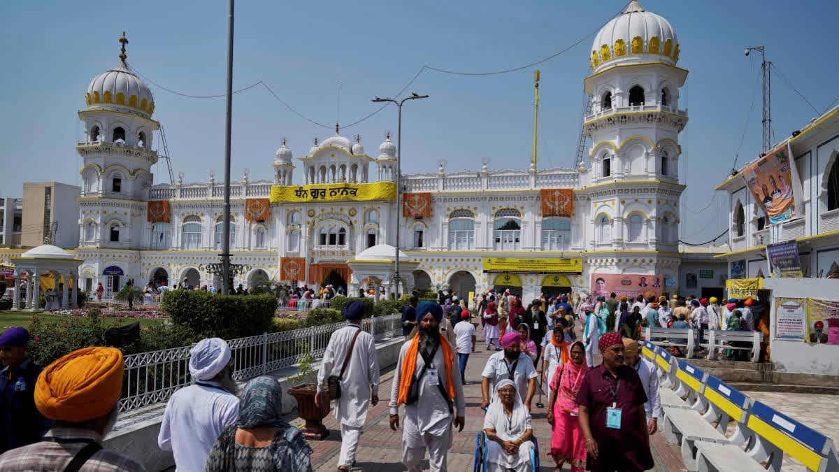 Sikh pilgrims visited the shrine of Gurdwara Janam Asthan in Nankana Sahib, some 75 kilometres west of Lahore, on the occasion of Vaisakhi.