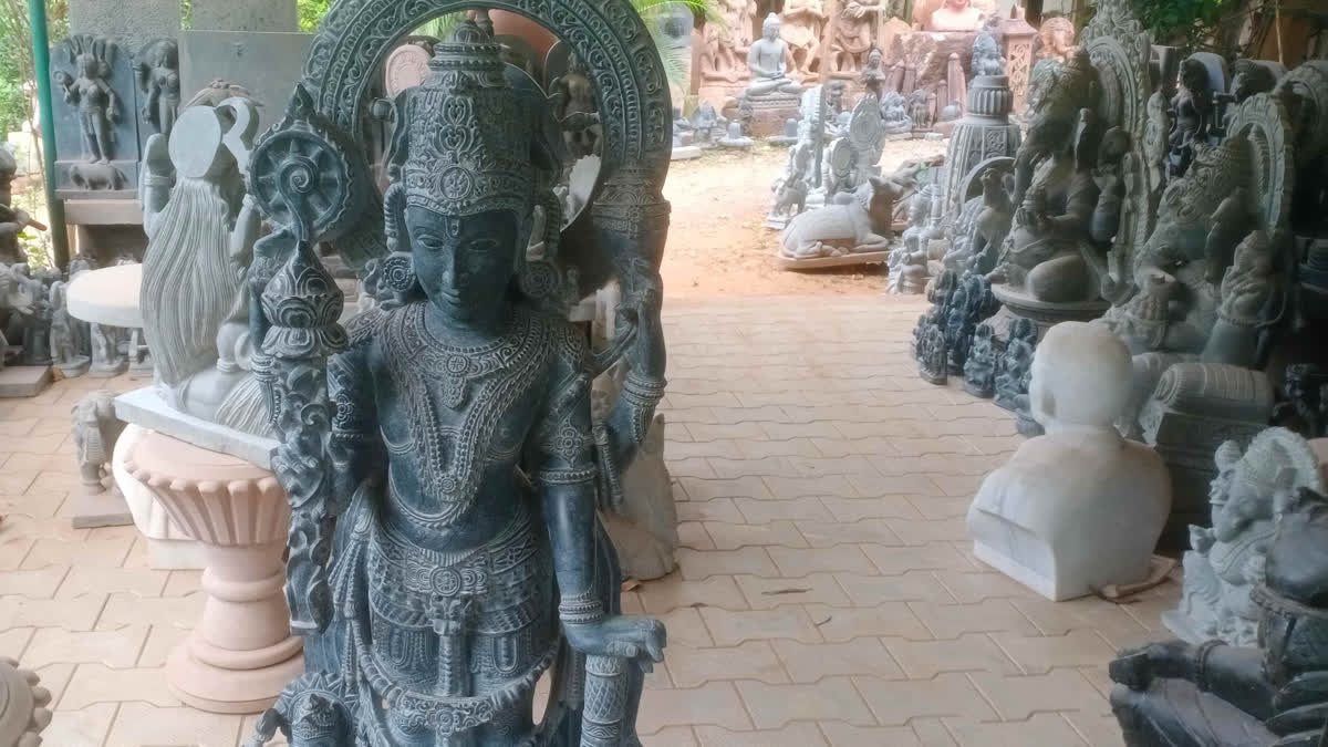 ଜୀବନ୍ତ ଦିଶୁଛି ପଥର ମୂର୍ତ୍ତି