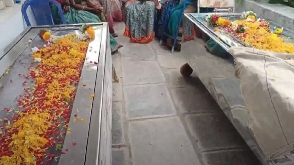 Husband and Wife Died Within an Hour
