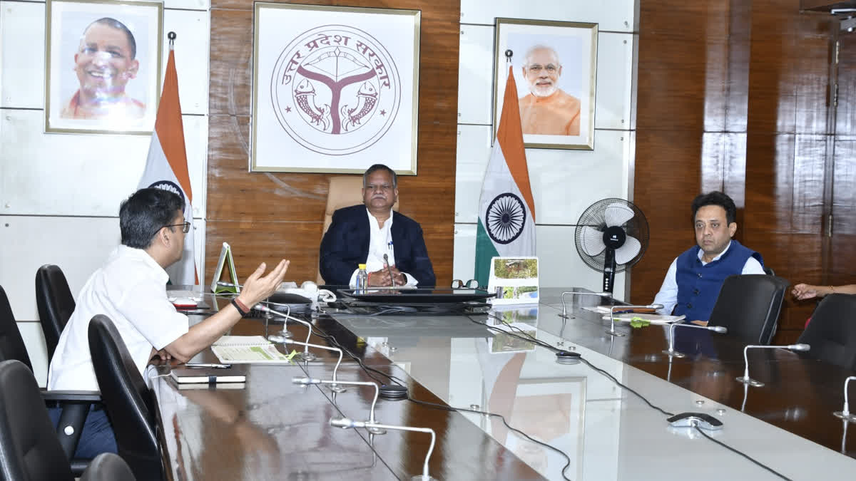 मुख्य सचिव ने अधिकारियों के साथ की बैठक