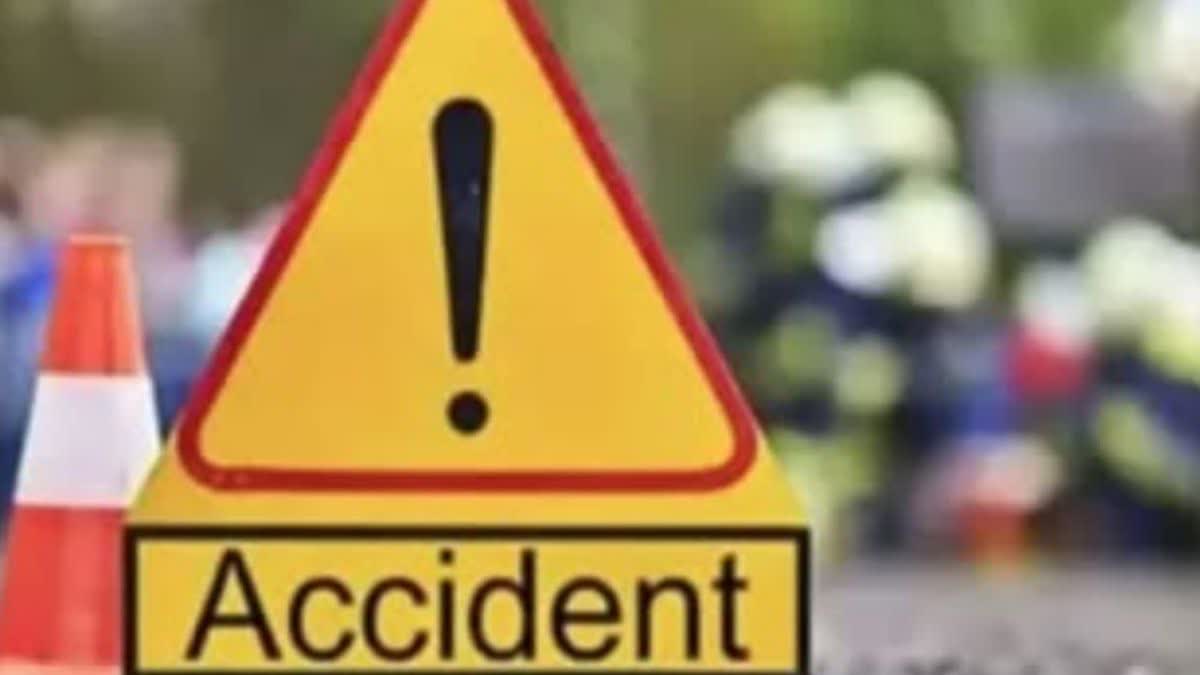 one friend died one survived road accident hamirpur up taaza khabar.
