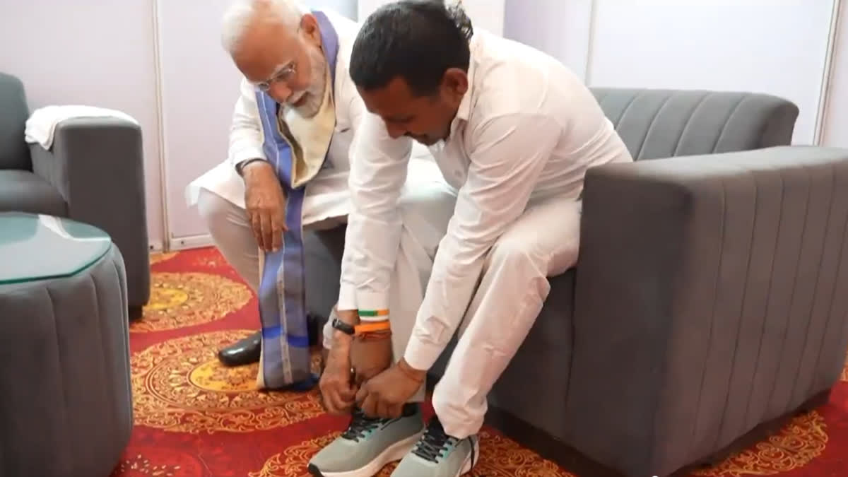 PM Modi Fulfils Barefoot Admirer 14-year Pledge