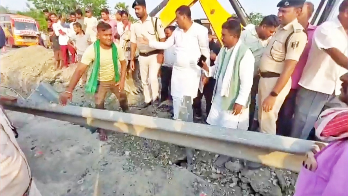 FIR against RJD MLA Manoj Yadav