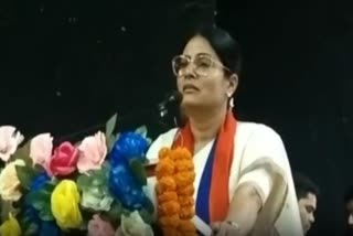 अनुप्रिया पटेल ने लोगों को किया संबोधित.
