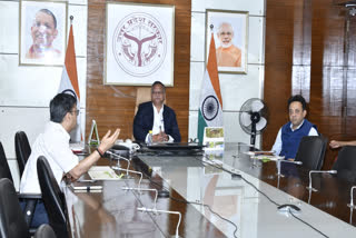 मुख्य सचिव ने अधिकारियों के साथ की बैठक