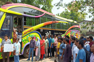 A group of 65 School Service Commission (SSC) qualified teachers who were rendered jobless post a Supreme Court judgment, left for Delhi by bus from Dharmatala to stage a dharna for justice at Jantar Mantar