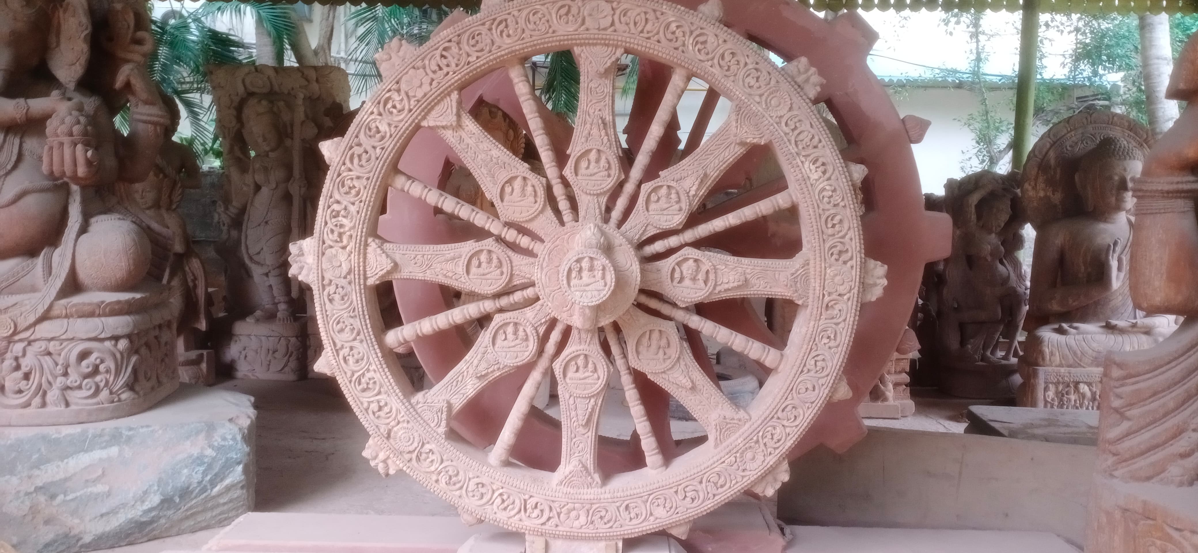 ଜୀବନ୍ତ ଦିଶୁଛି ପଥର ମୂର୍ତ୍ତି