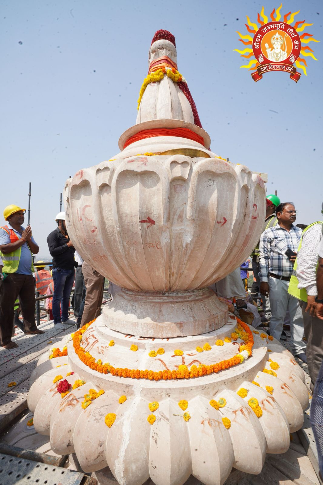 kalash installed on ram mandir ayodhya