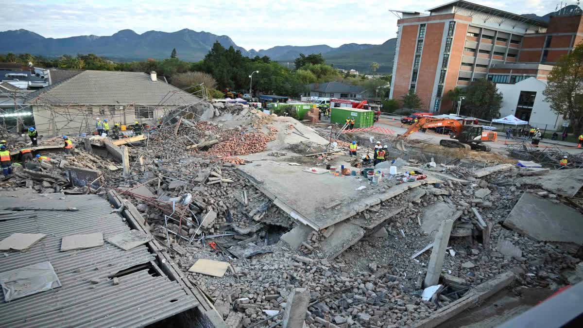 RESCUE TEAMS  SOUTH AFRICA BUILDING COLLAPSE  DEATH TOLL RISE  CONSTRUCTION WORKERS