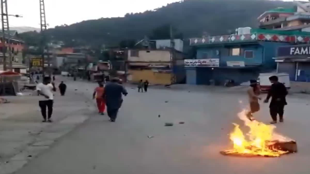 پاک مقبوضہ کشمیر میں سیکورٹی فورسز کی فائرنگ اور آنسو گیس کی شیلنگ میں 3 افراد ہلاک