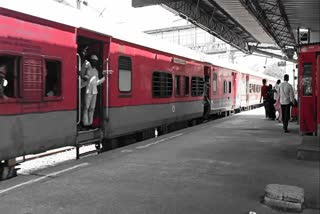 Woman dies in train in laksar