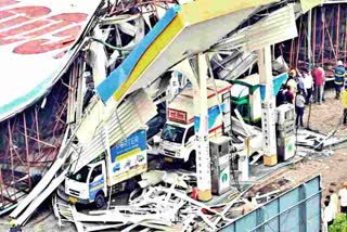 Hoarding collapsed in Ghatkopar