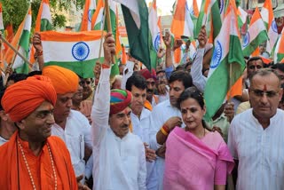 बाड़मेर में तिरंगा यात्रा निकाली गई.
