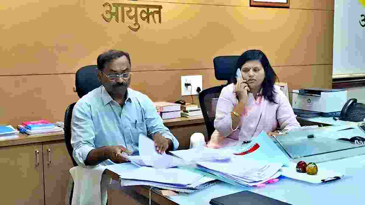 Commissioner Omprakash Divte and Pallavi Patil