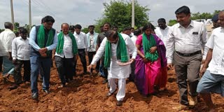 innovative-drive-by-minister-parameshwar-for-monsoon-sowing-in-tumkur