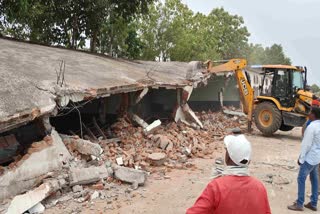 Bulldozer action on illegal occupation in Dhamtari