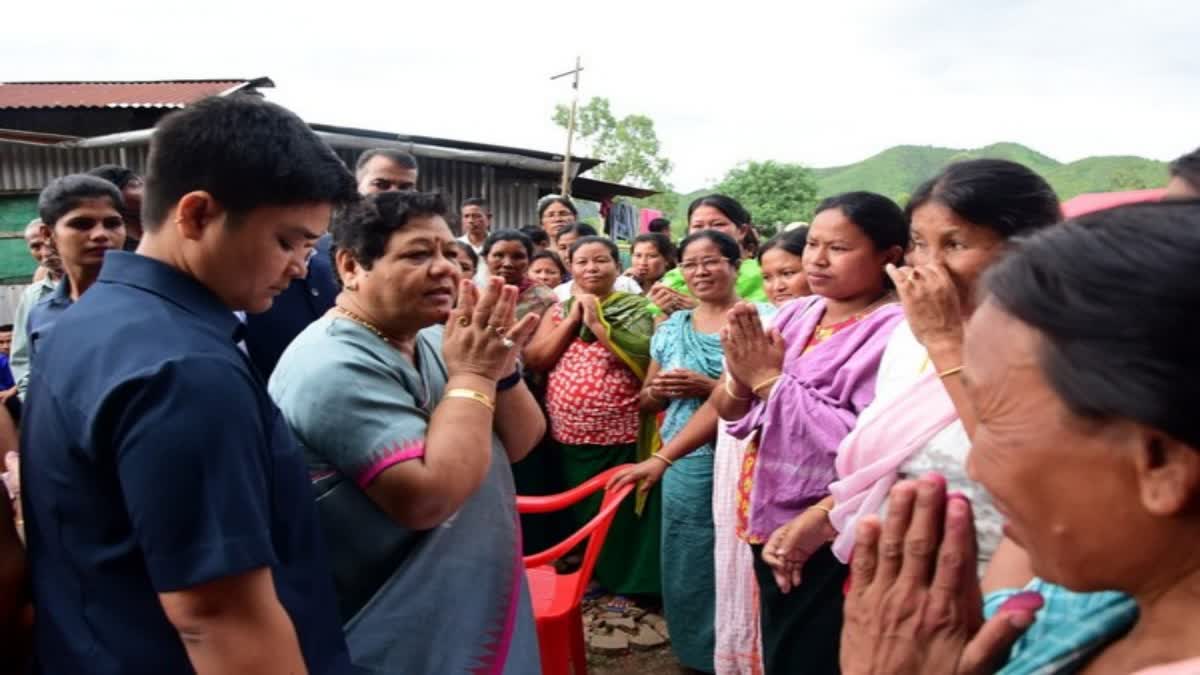 Manipur Governor Anusuiya Uikey visits relief camp in Imphal East