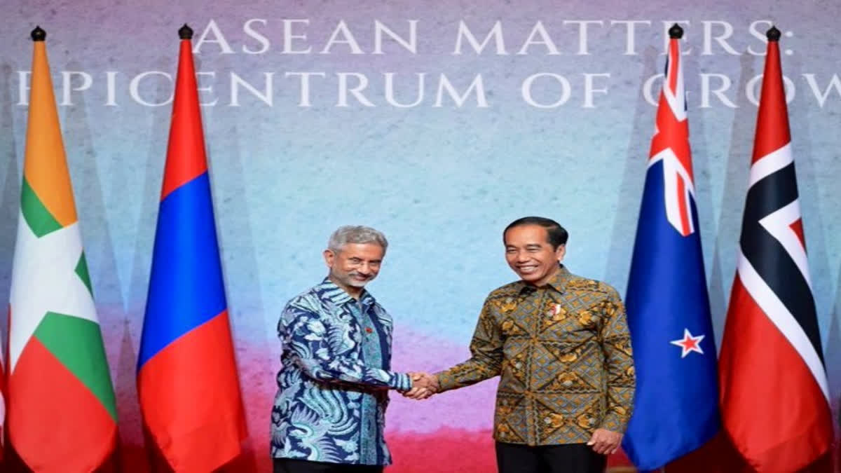 EAM Jaishankar calls on Indonesia's President Joko Widodo