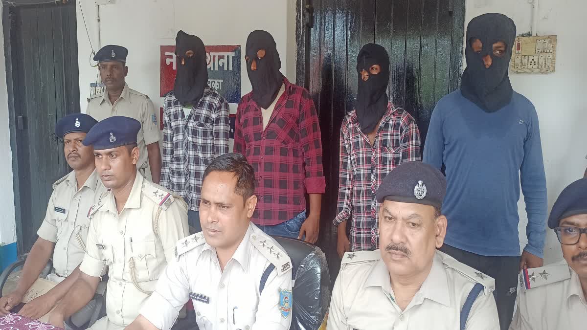 three criminal arrested for cheating in name of vehicle checking by posing as DTO in Dumka