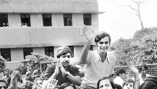 डूसू चुनाव जीतने के बाद अरुण जेटली. (फाइल फोटो)