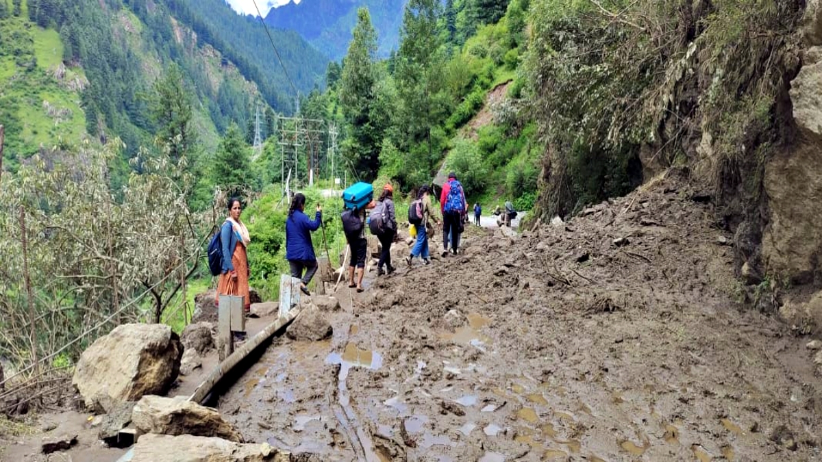 Kerala Students Rescue in Kullu.