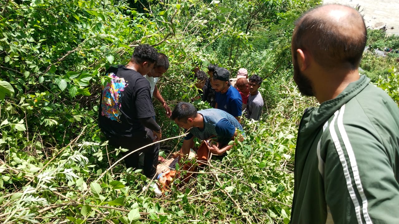 Car Fell into Ditch in Karnaprayag